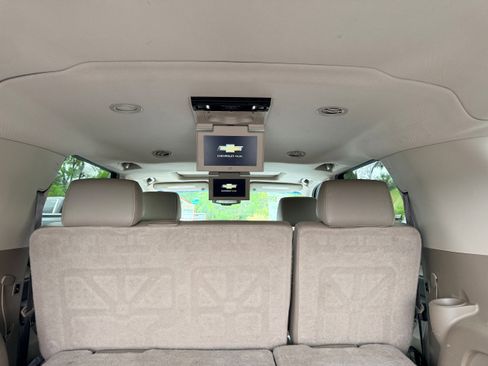 Used 2019 Chevrolet Suburban LT AWD/4WD image 11