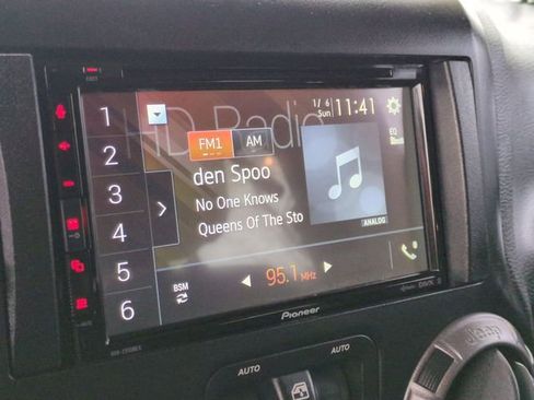 Used 2011 Jeep Wrangler Unlimited Sport image 18