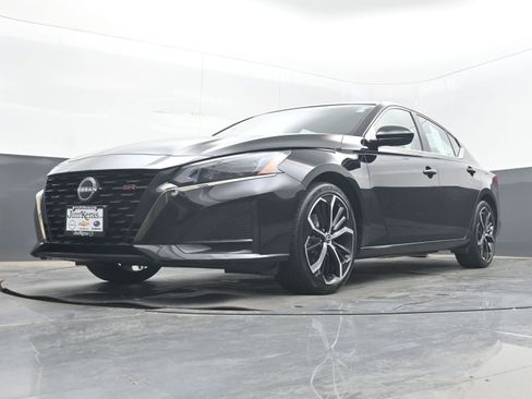 Used 2024 Nissan Altima 2.5 SR FWD image 23