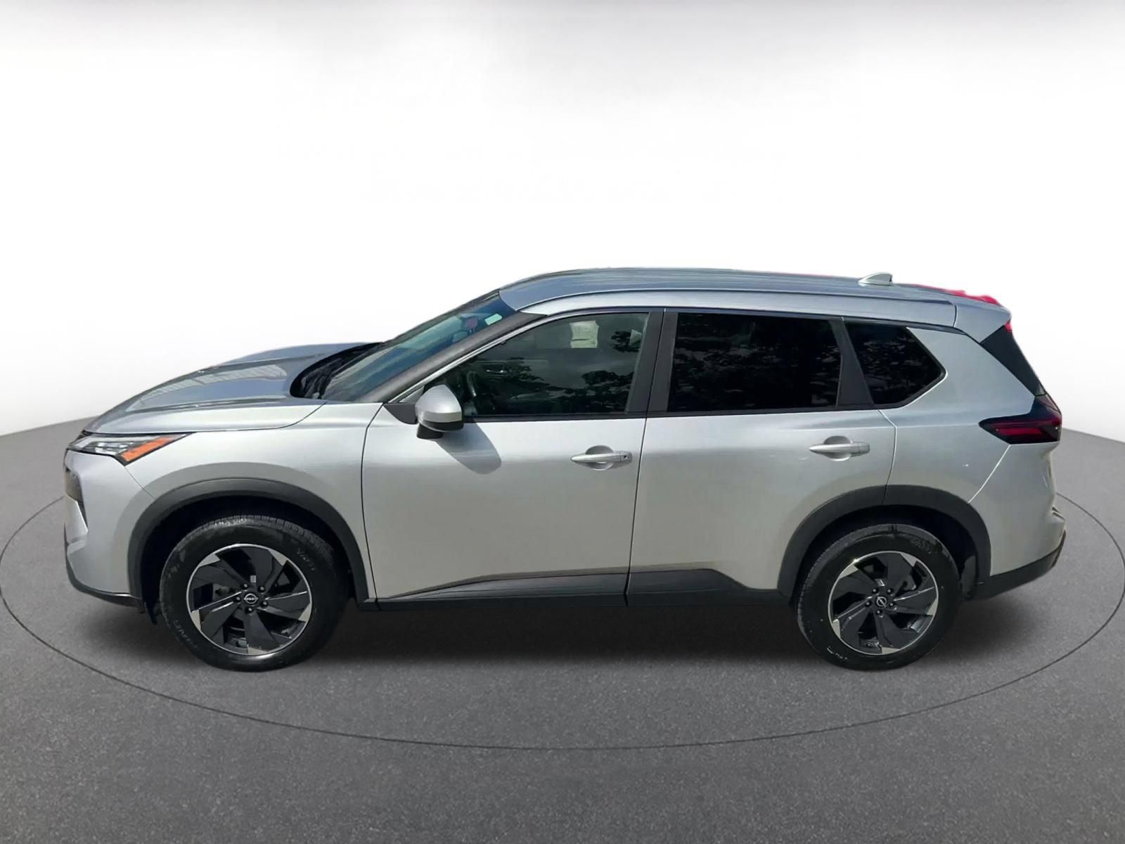 Used 2025 Nissan Rogue SV FWD image 8
