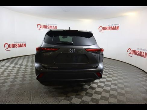 Used 2022 Toyota Highlander XLE image 8