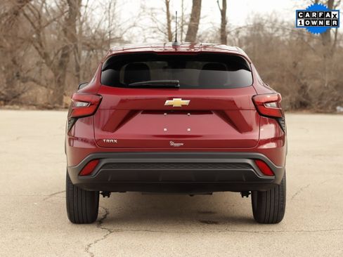 Used 2024 Chevrolet Trax LS w/ LS Convenience Package image 6