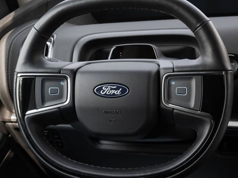 Used 2025 Ford Expedition Max Platinum w/ Driver's Package AWD/4WD image 30