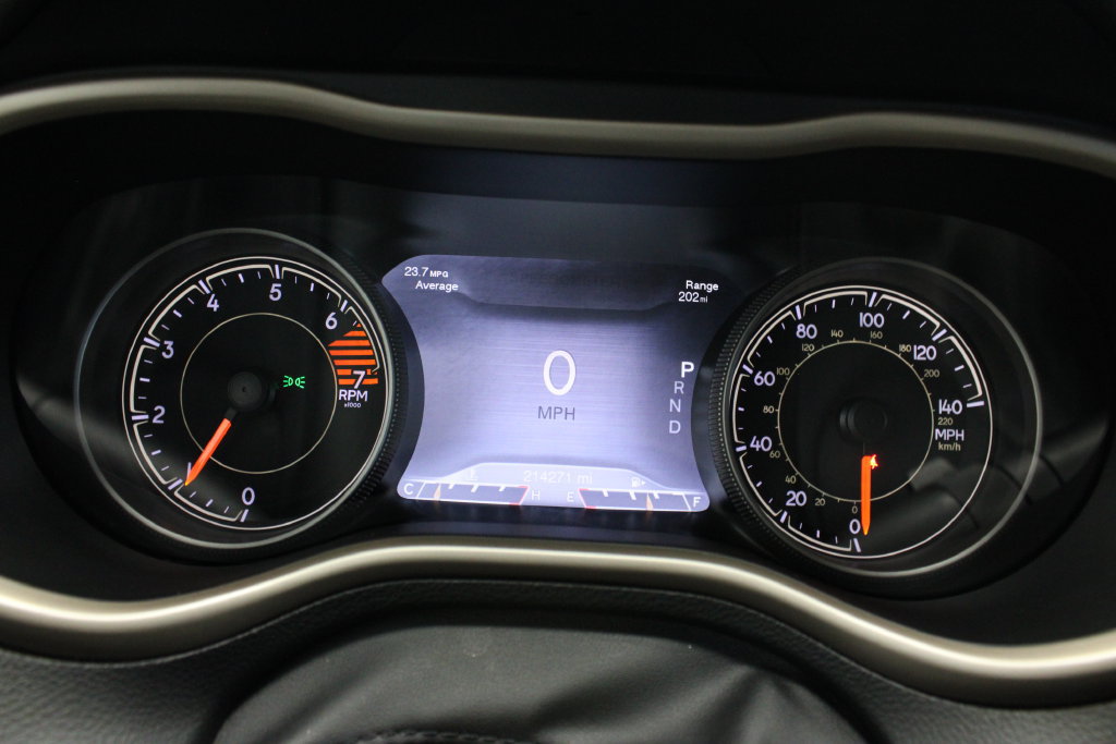 Used 2017 Jeep Cherokee Limited FWD image 15