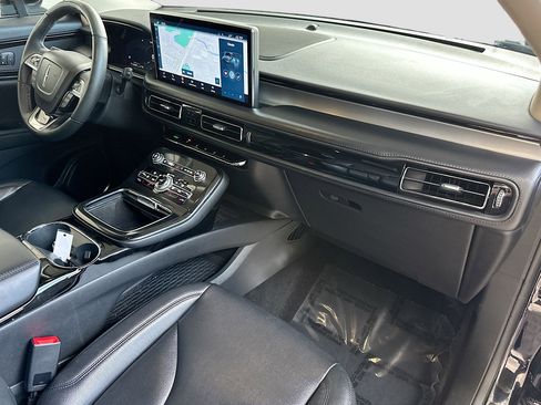 Used 2022 Lincoln Nautilus FWD w/ Premium Package image 29