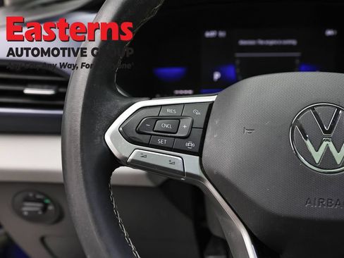 Used 2022 Volkswagen Taos SE w/ Panoramic Sunroof Package FWD image 15