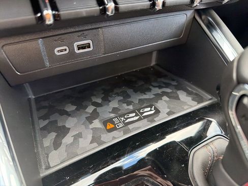 Used 2025 GMC Canyon AT4 w/ Technology Plus Package image 16