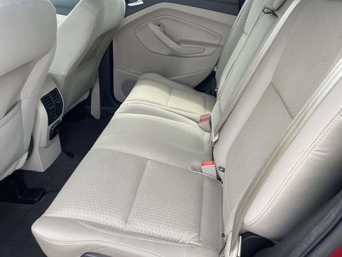 Used 2017 Ford Escape SE w/ Equipment Group 201A FWD image 12