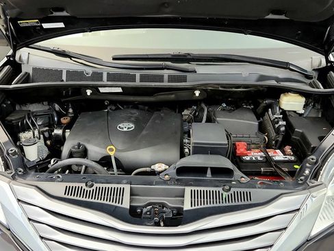 Certified 2017 Toyota Sienna XLE Premium AWD/4WD image 14