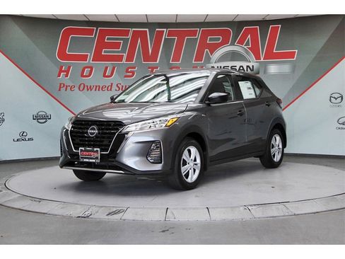 New 2025 Nissan Kicks Play S image 2