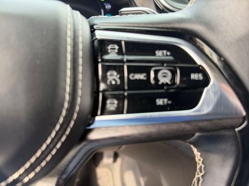 Used 2022 Jeep Grand Cherokee Overland w/ Advanced Protech Group III AWD/4WD image 18