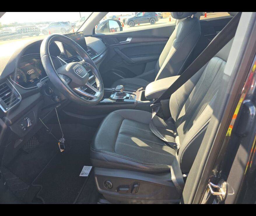 Used 2021 Audi Q5 2.0T Premium Plus w/ Premium Plus Package AWD/4WD image 2