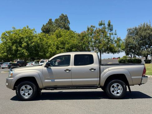 Used 2005 Toyota Tacoma PreRunner RWD image 7