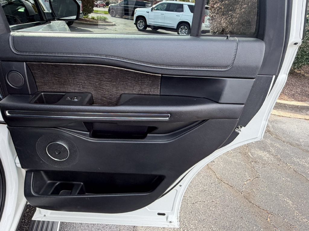 Used 2020 Ford Expedition Limited w/ Equipment Group 301A AWD/4WD image 18