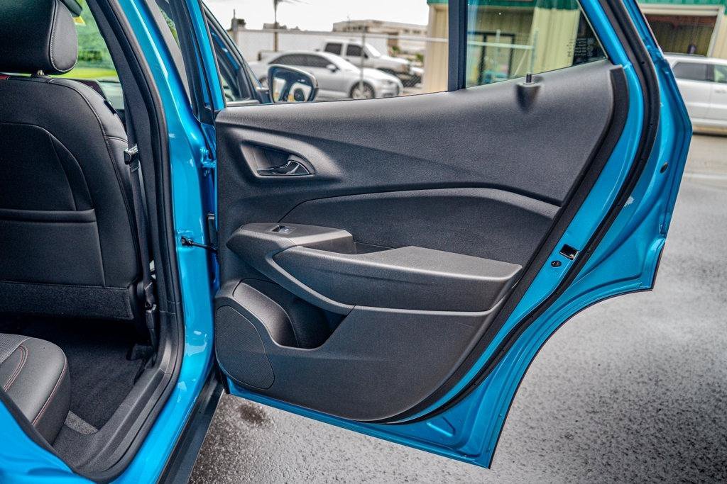 Used 2025 Chevrolet Trax RS w/ Sunroof Package FWD image 26