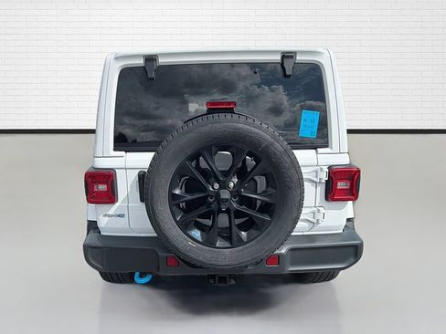 Used 2022 Jeep Wrangler Unlimited Sahara w/ Cold Weather Group AWD/4WD image 7