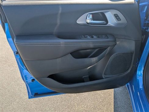 New 2026 Chrysler Pacifica Select image 9