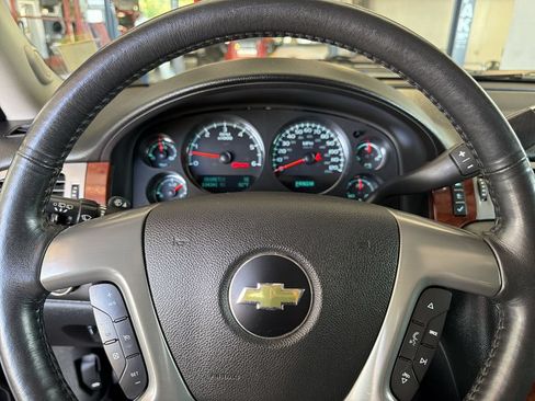 Used 2012 Chevrolet Suburban LTZ AWD/4WD image 12