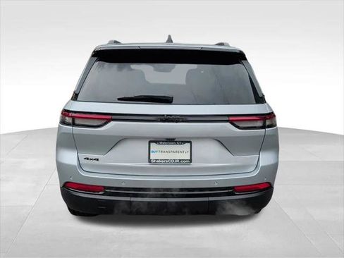 Certified 2025 Jeep Grand Cherokee Altitude image 4