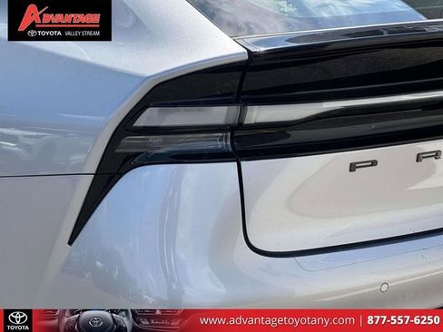 Used 2024 Toyota Prius Prime FWD image 10