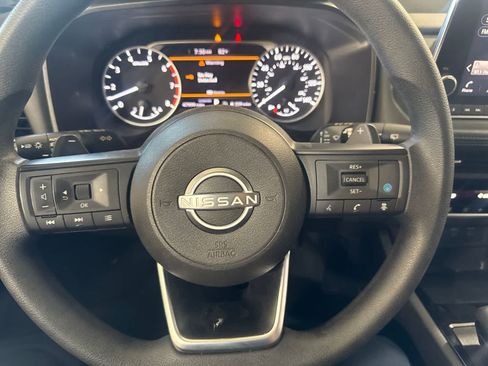 Used 2024 Nissan Rogue SV FWD image 21