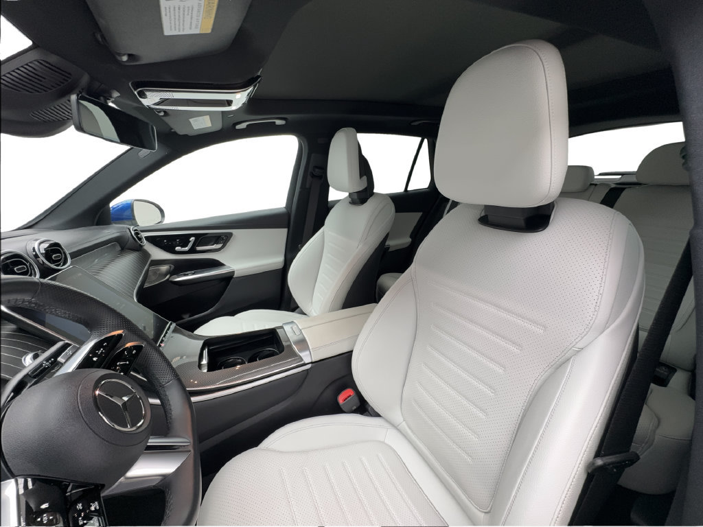 Used 2023 Mercedes-Benz GLC 300 w/ AMG Line image 31
