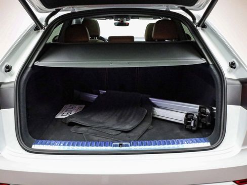 Used 2024 Audi Q8 Premium w/ Black Optic Package image 28