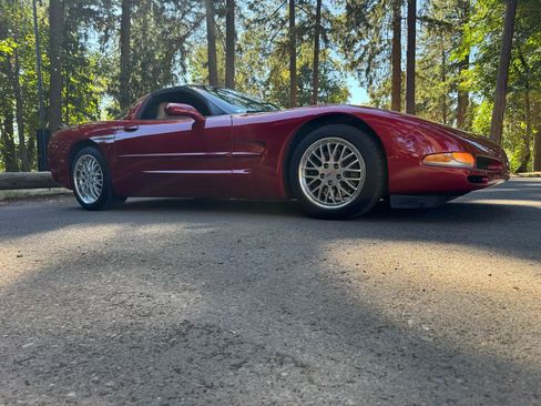 Used 2002 Chevrolet Corvette Coupe w/ Preferred Equipment Group1 RWD image 7