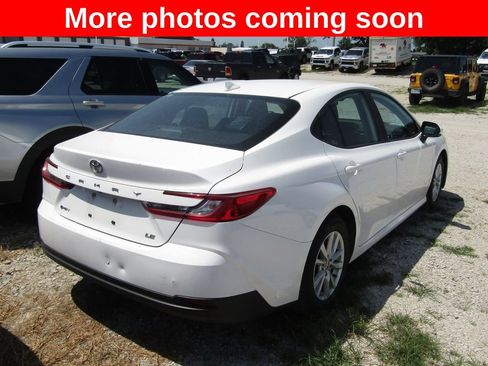 Used 2025 Toyota Camry LE FWD image 5