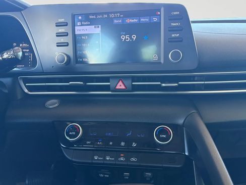 Used 2021 Hyundai Elantra SEL FWD image 23