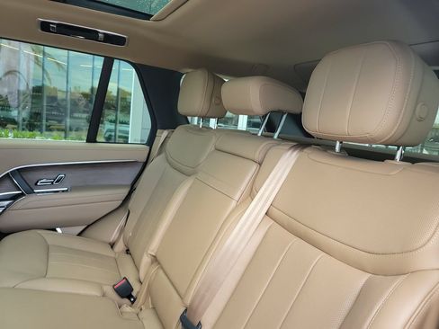 Certified 2025 Land Rover Range Rover SE AWD/4WD image 15