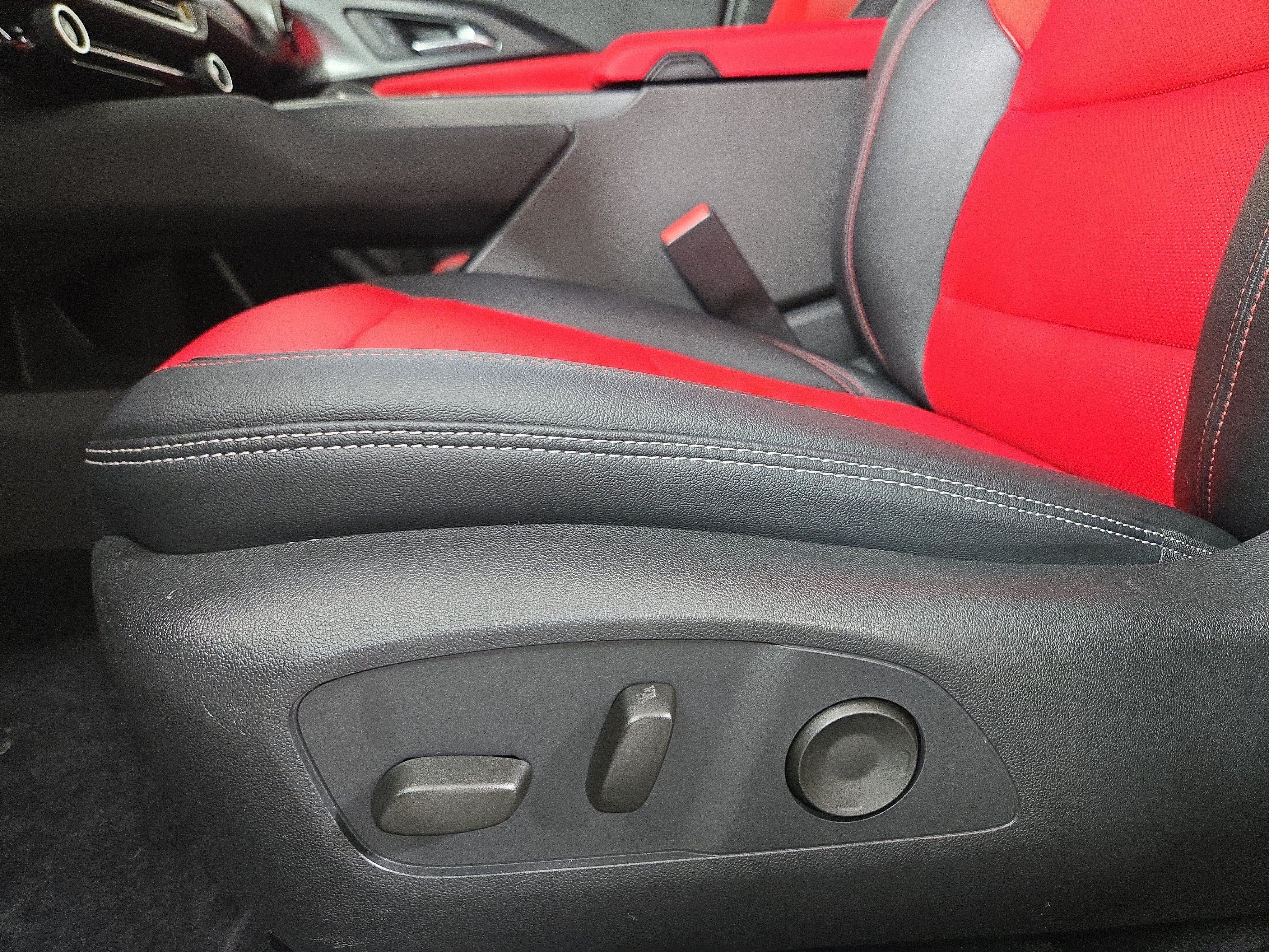 Certified 2024 Chevrolet Equinox EV RS FWD image 29