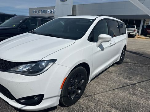 Used 2019 Chrysler Pacifica Touring-L w/ S Appearance Package FWD image 8