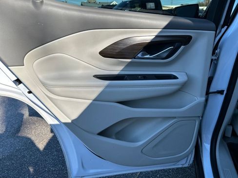 Used 2018 GMC Terrain Denali w/ Advanced Safety Package image 23
