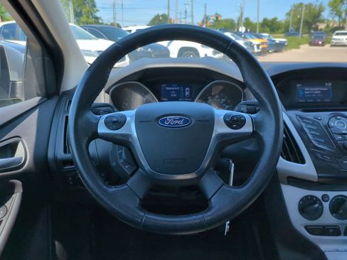 Used 2014 Ford Focus SE w/ SE Sport Package image 24