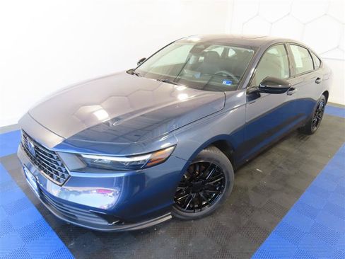 Used 2025 Honda Accord SE image 4
