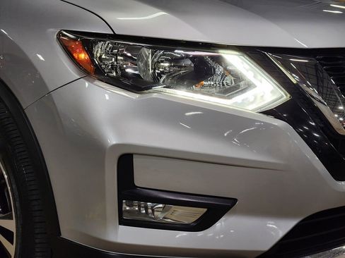 Used 2020 Nissan Rogue SV w/ Sun & Sound Touring Package image 13