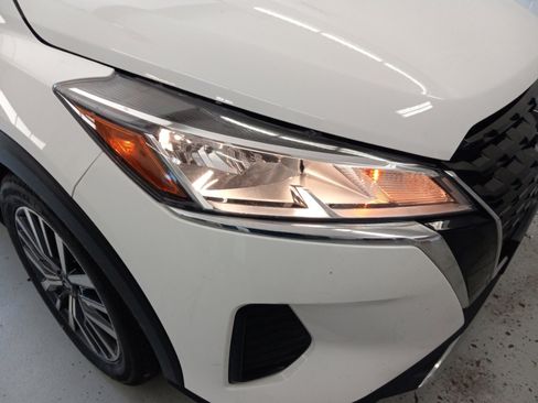 Used 2024 Nissan Kicks SV FWD image 5