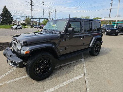 Certified 2025 Jeep Wrangler Unlimited Sahara AWD/4WD image 7