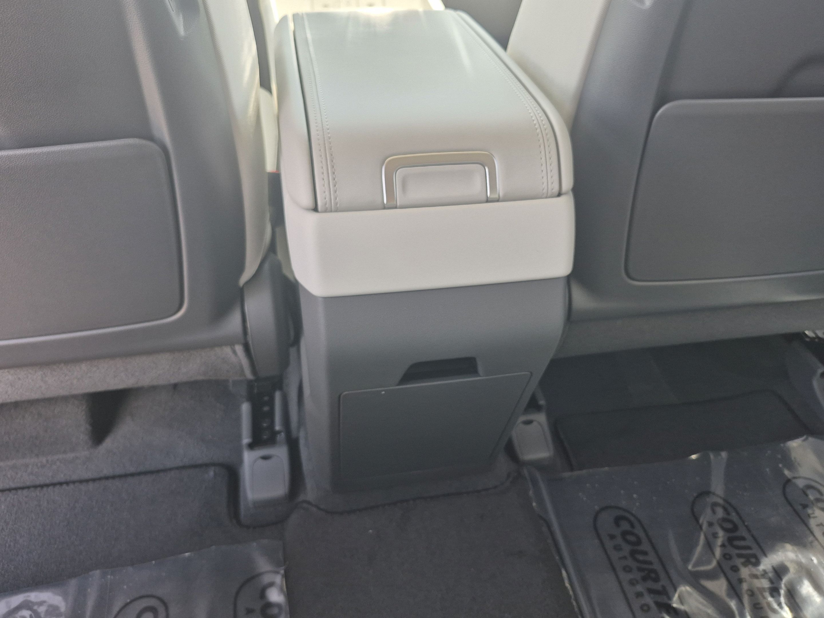 New 2027 Hyundai Santa Fe SE FWD image 15