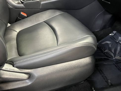 Used 2021 Toyota RAV4 XLE Premium image 17