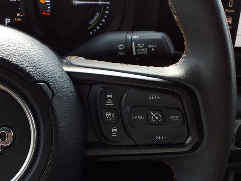 Used 2024 Jeep Wrangler Unlimited w/ Convenience Group AWD/4WD image 15