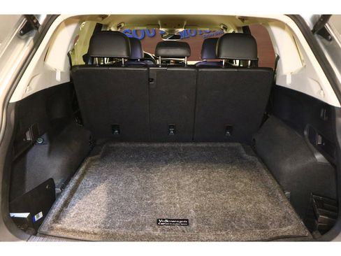 Used 2024 Volkswagen Tiguan SE image 17