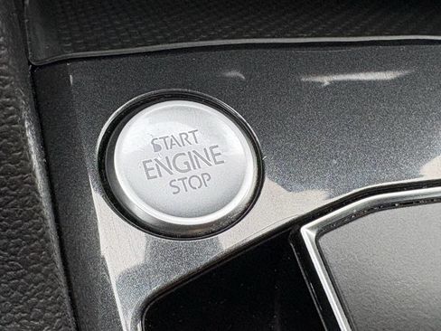 Used 2018 Volkswagen Tiguan SEL Premium AWD/4WD image 37
