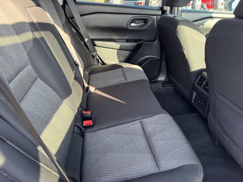 Used 2024 Nissan Rogue SV image 10