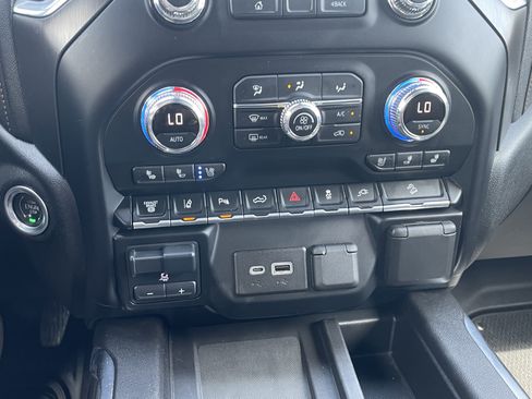Used 2021 GMC Sierra 2500 AT4 w/ AT4 Preferred Package AWD/4WD image 25