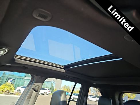 Used 2025 Jeep Grand Cherokee Limited w/ Luxury Tech Group II image 29