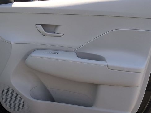 Used 2025 Hyundai Kona SEL FWD image 32