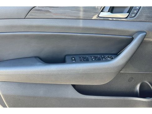 Used 2018 Hyundai Sonata Limited image 11