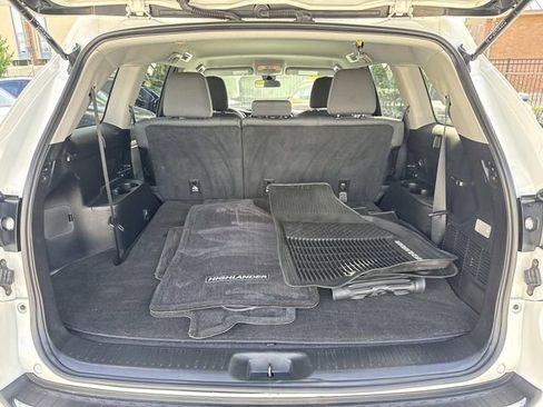 Used 2019 Toyota Highlander LE FWD image 8